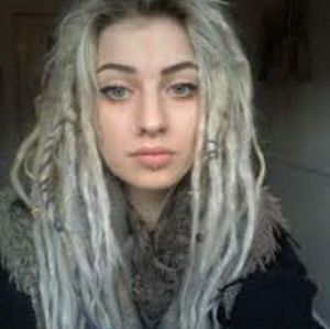 Meet your Posher, Izzy